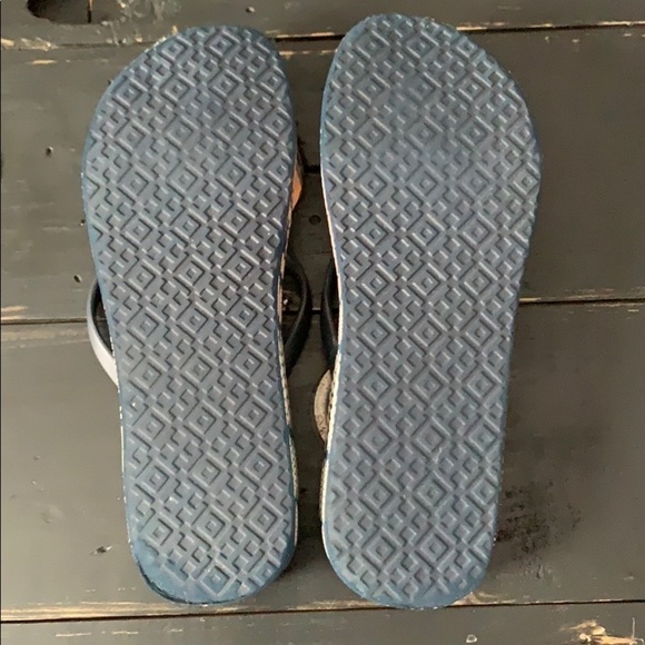 TORY BURCH Thandie Navy/Fern Print Wedge Flip Flop - Picture 11 of 12